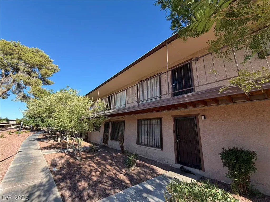 595 Royal Crest, Las Vegas, NV 89169