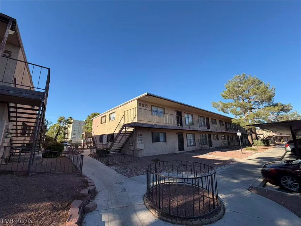 595 Royal Crest, Las Vegas, NV 89169