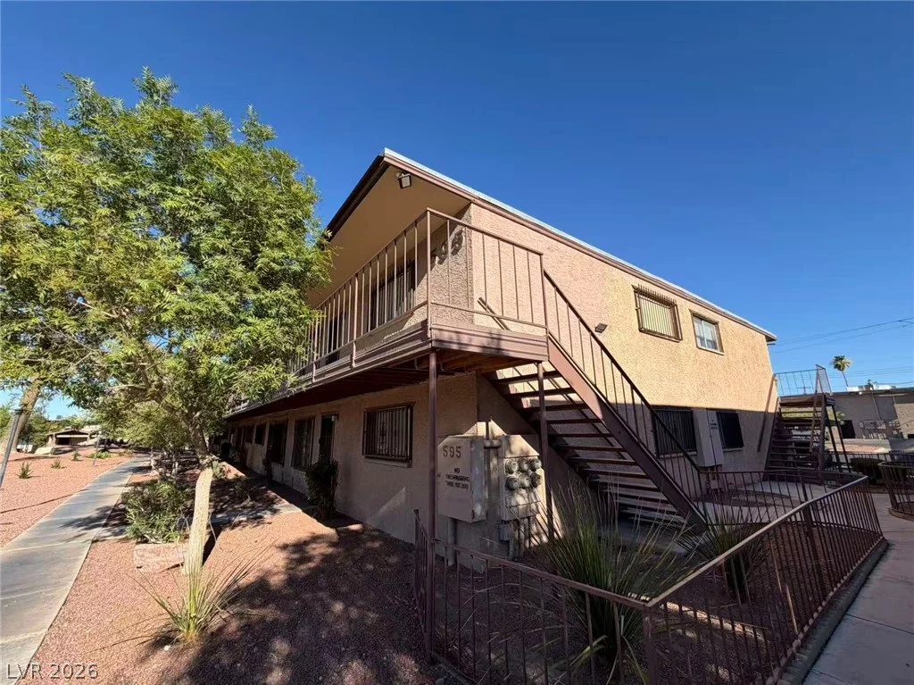 595 Royal Crest, Las Vegas, NV 89169