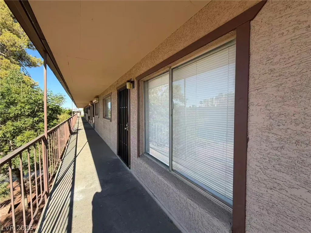 595 Royal Crest, Las Vegas, NV 89169