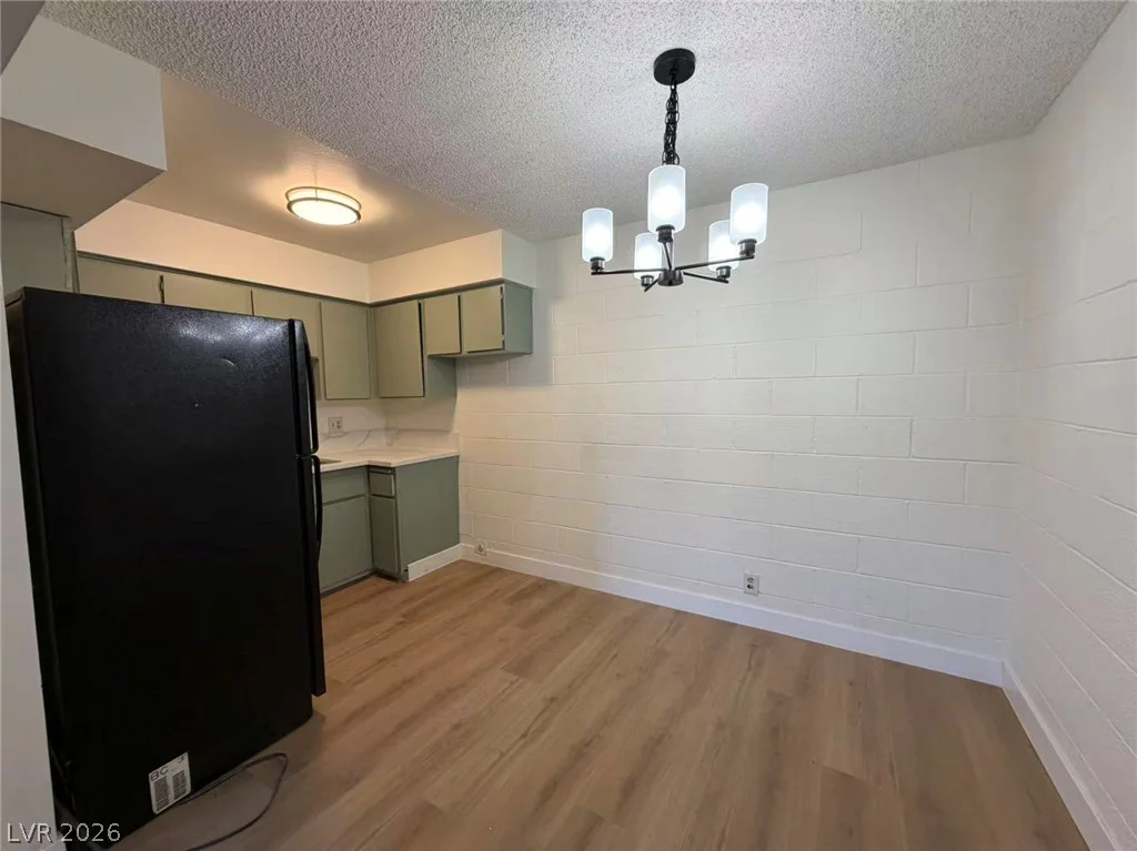 595 Royal Crest, Las Vegas, NV 89169