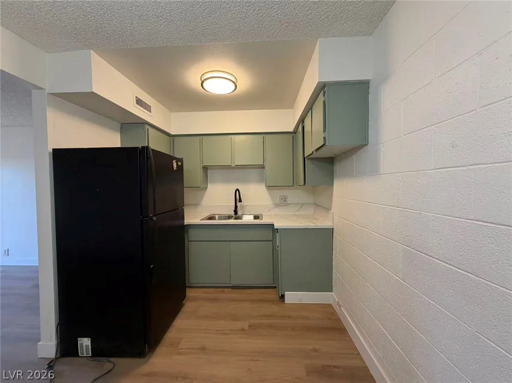 595 Royal Crest, Las Vegas, NV 89169