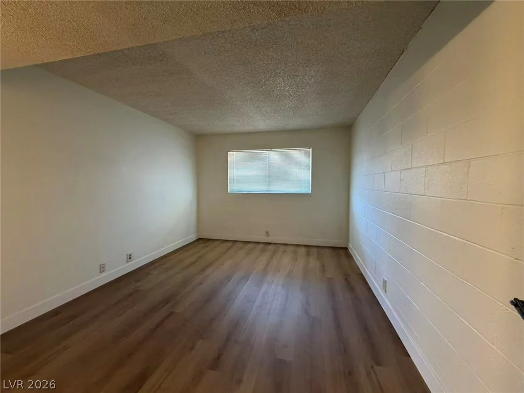 595 Royal Crest, Las Vegas, NV 89169
