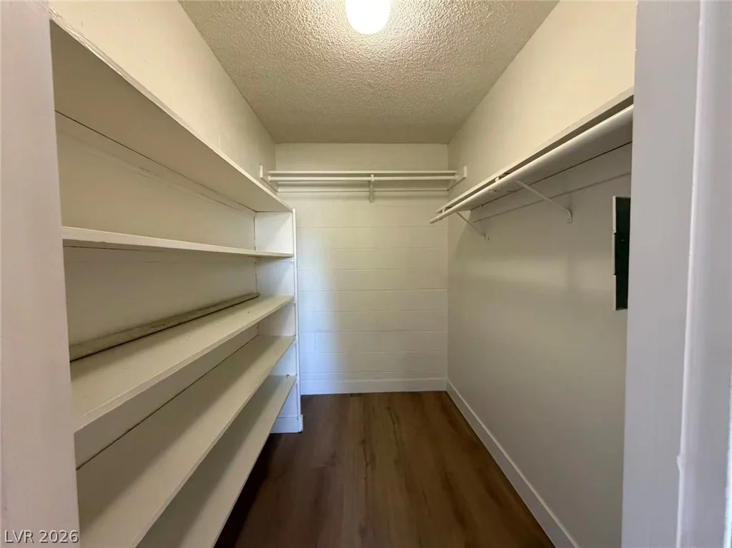 595 Royal Crest, Las Vegas, NV 89169