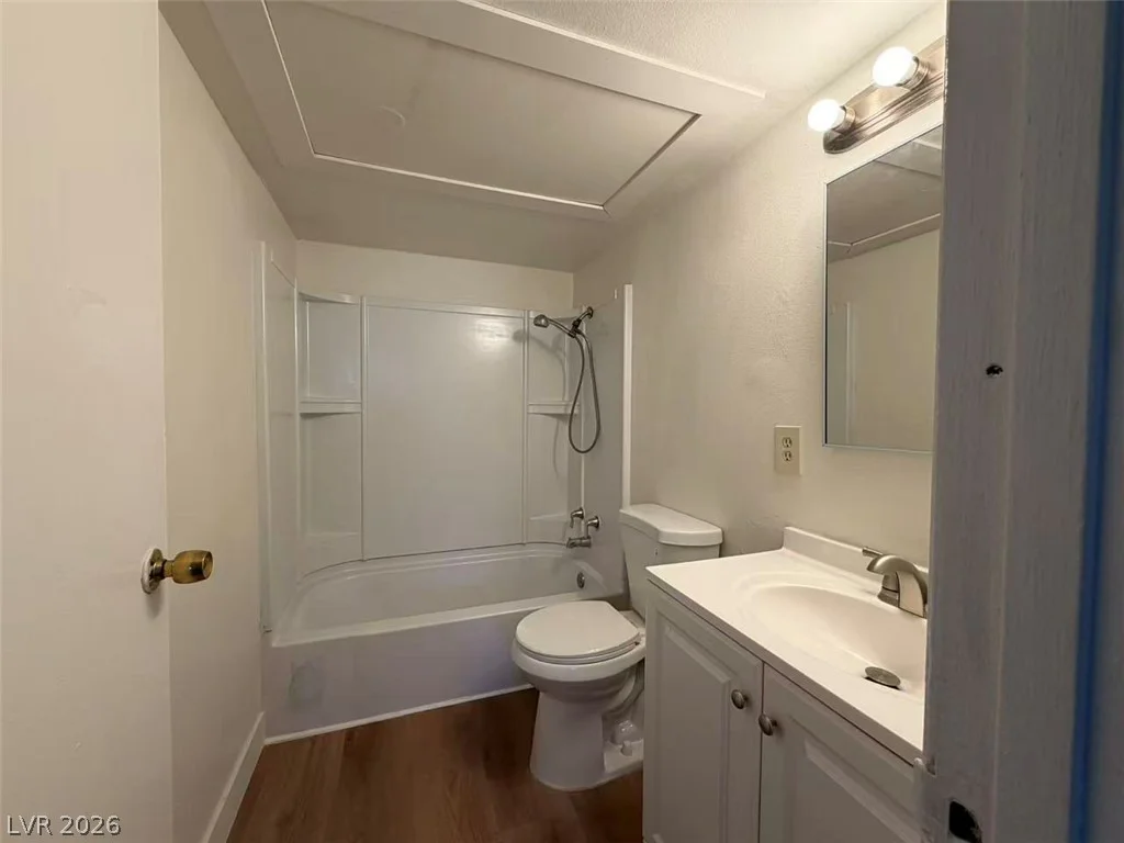 595 Royal Crest, Las Vegas, NV 89169