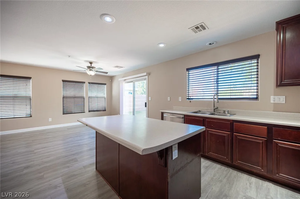 1060 Paradise Coach, Henderson, NV 89002