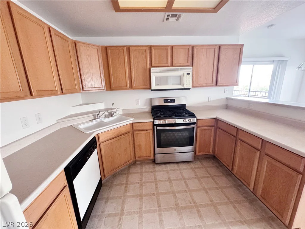 9580 Reno, Las Vegas, NV 89148