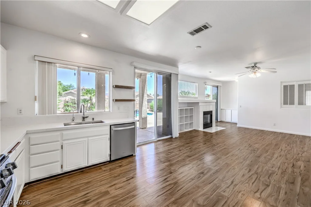832 Quicksand, North Las Vegas, NV 89032