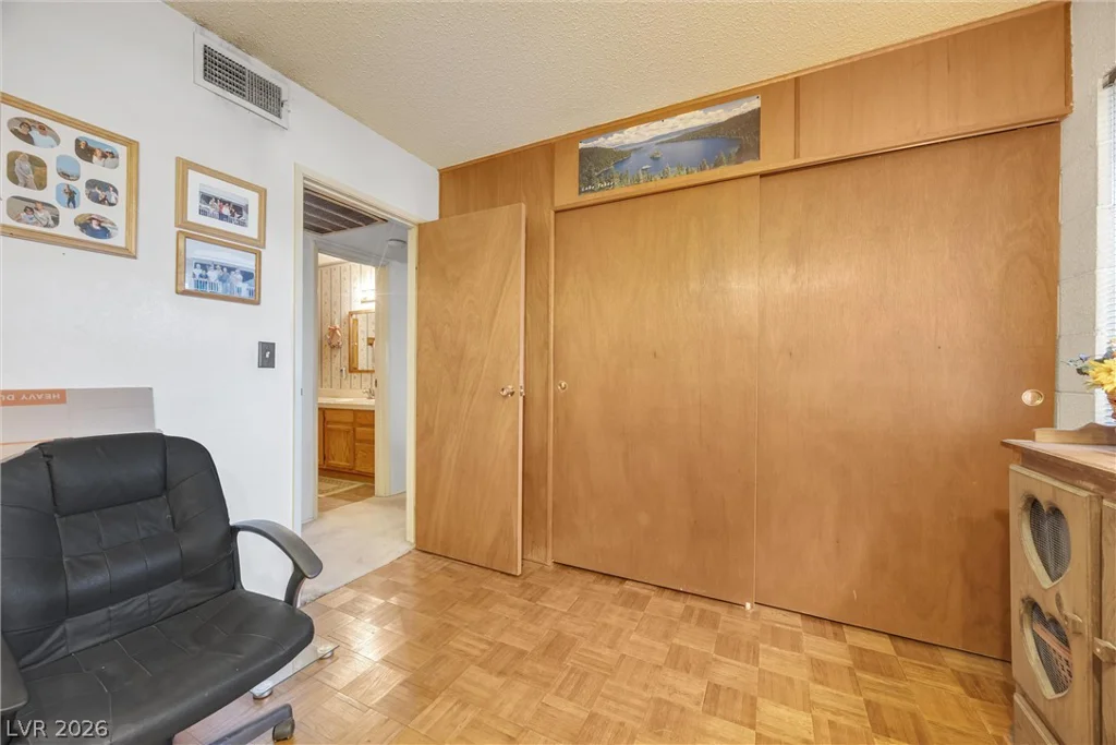 5198 Wilbur, Las Vegas, NV 89119
