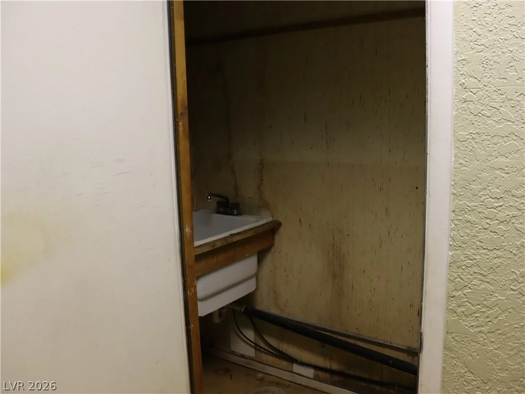 1812 Santa Paula, Las Vegas, NV 89104