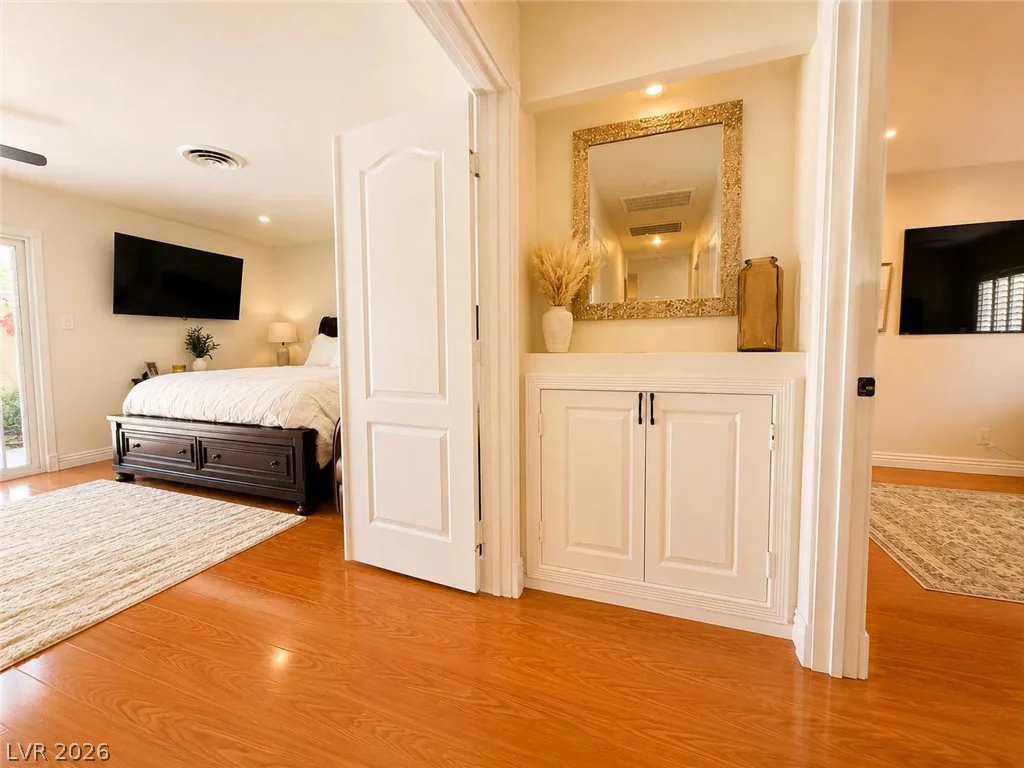 3010 Viking, Las Vegas, NV 89121