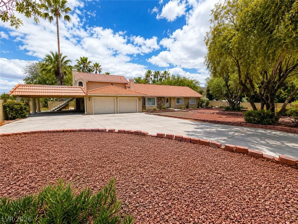 3010 Viking, Las Vegas, NV 89121