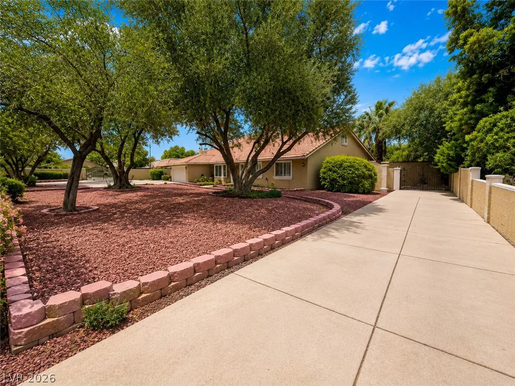 3010 Viking, Las Vegas, NV 89121