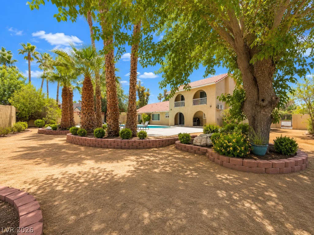 3010 Viking, Las Vegas, NV 89121