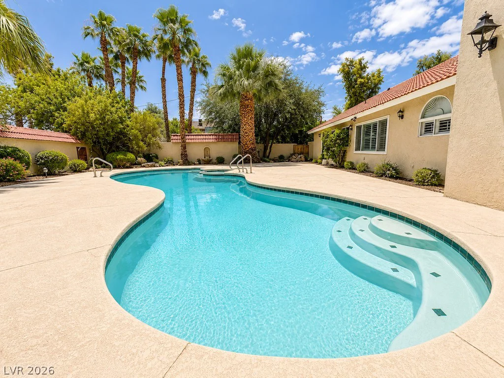 3010 Viking, Las Vegas, NV 89121