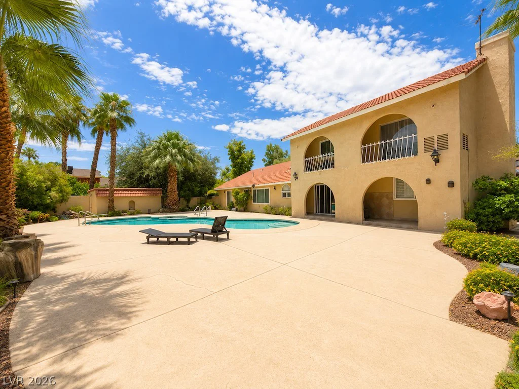 3010 Viking, Las Vegas, NV 89121