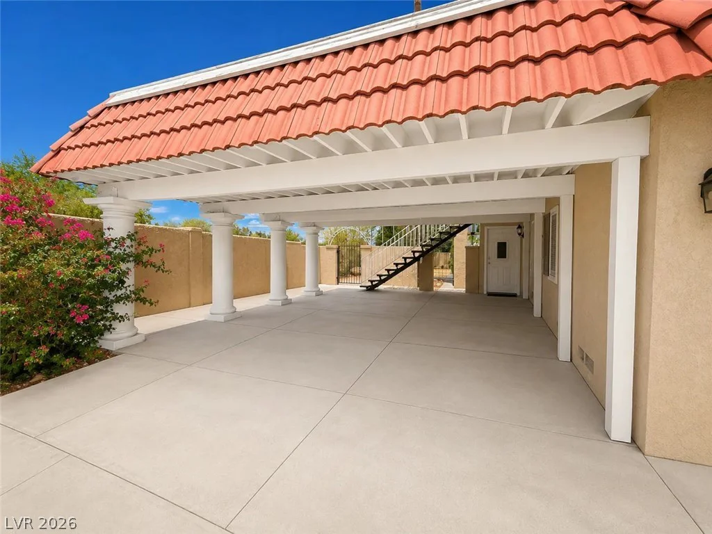 3010 Viking, Las Vegas, NV 89121