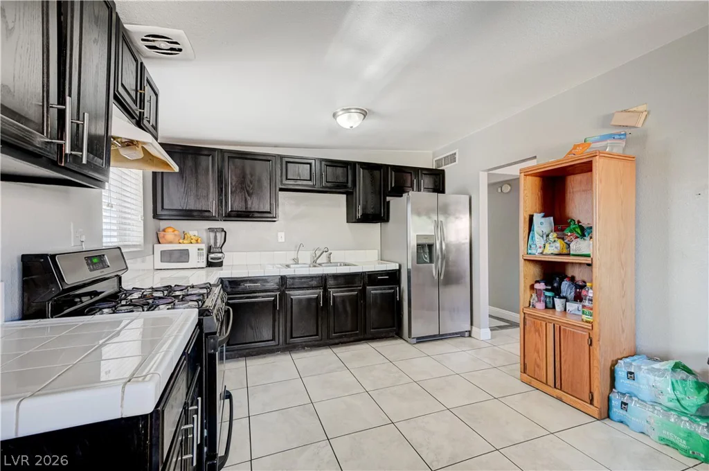 2829 Emmons, North Las Vegas, NV 89030