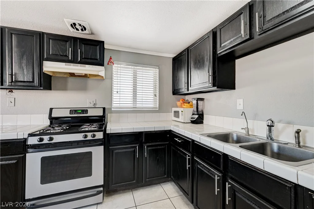 2829 Emmons, North Las Vegas, NV 89030