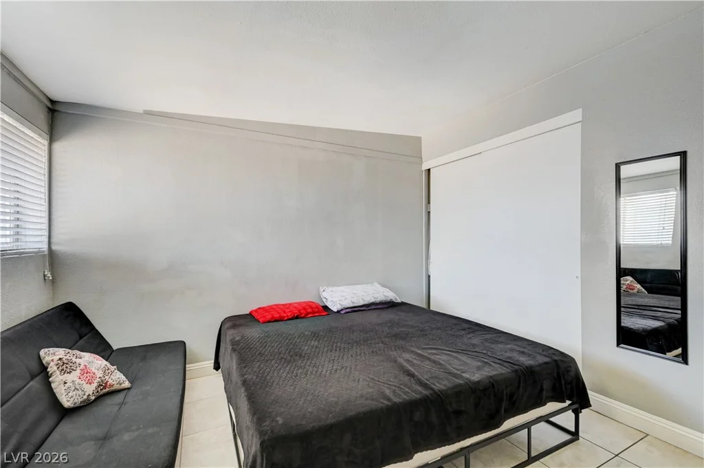 2829 Emmons, North Las Vegas, NV 89030