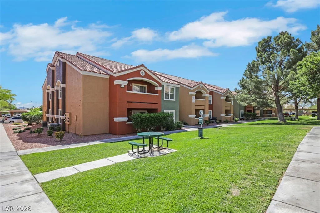 8101 Flamingo, Las Vegas, NV 89147
