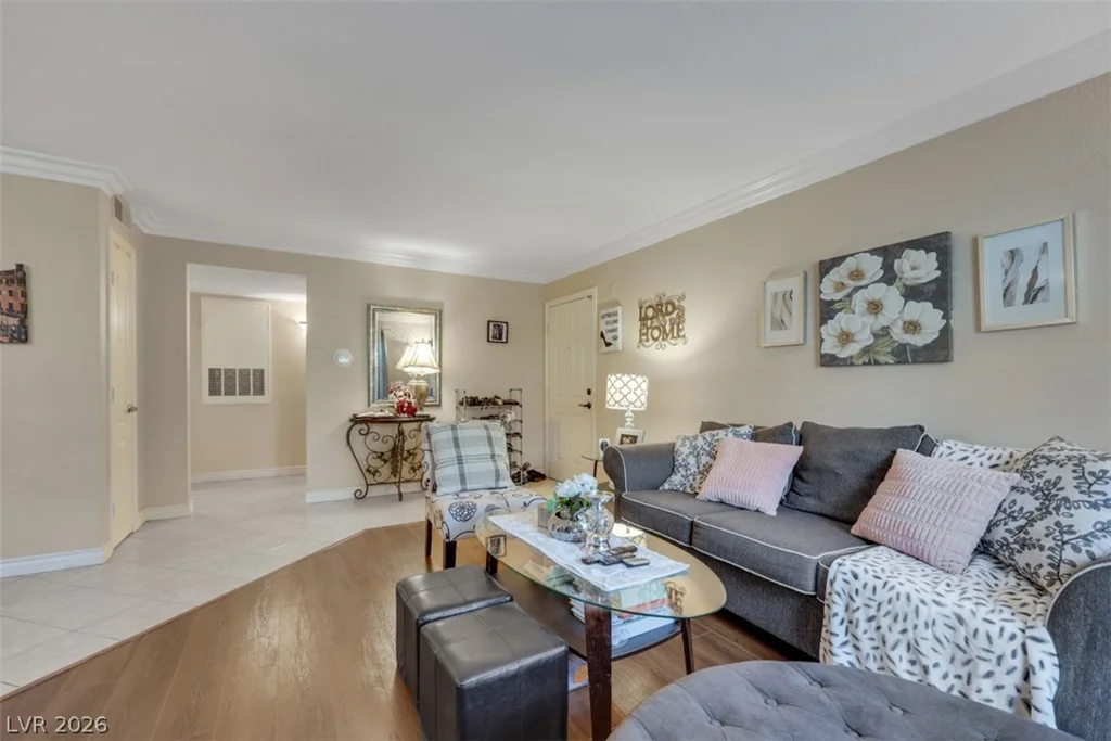 8101 Flamingo, Las Vegas, NV 89147