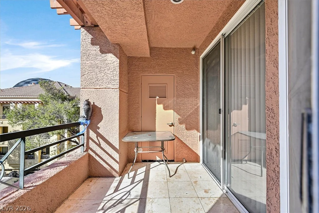 220 Flamingo, Las Vegas, NV 89169