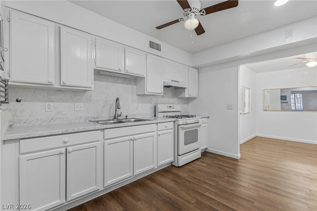 3974 Palos Verdes, Las Vegas, NV 89119