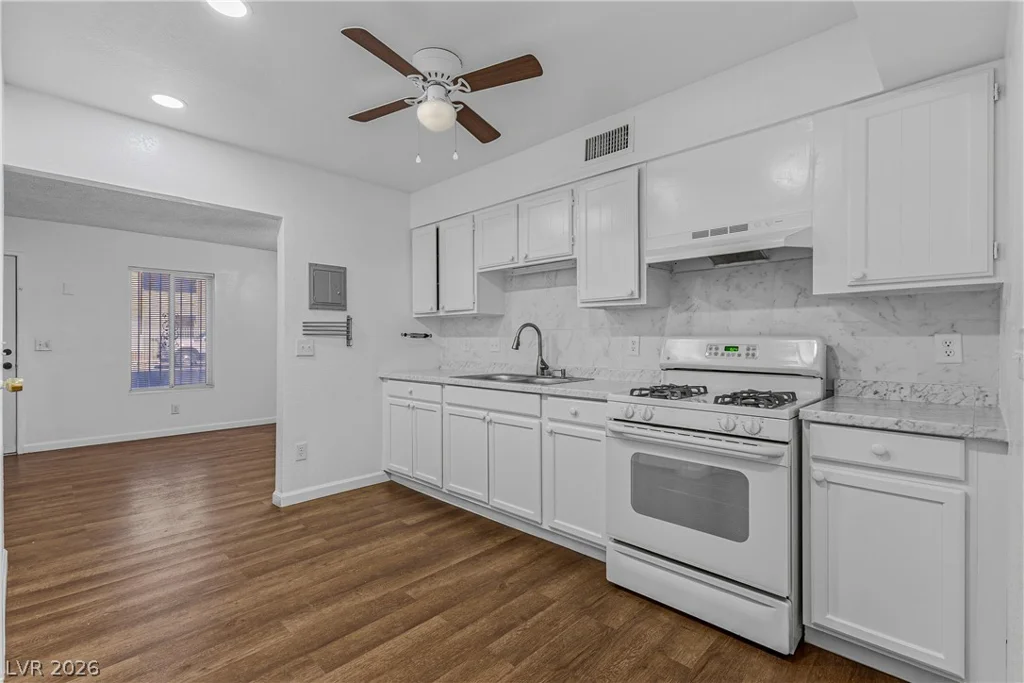 3974 Palos Verdes, Las Vegas, NV 89119