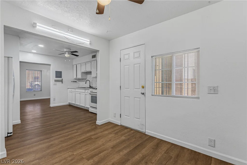 3974 Palos Verdes, Las Vegas, NV 89119
