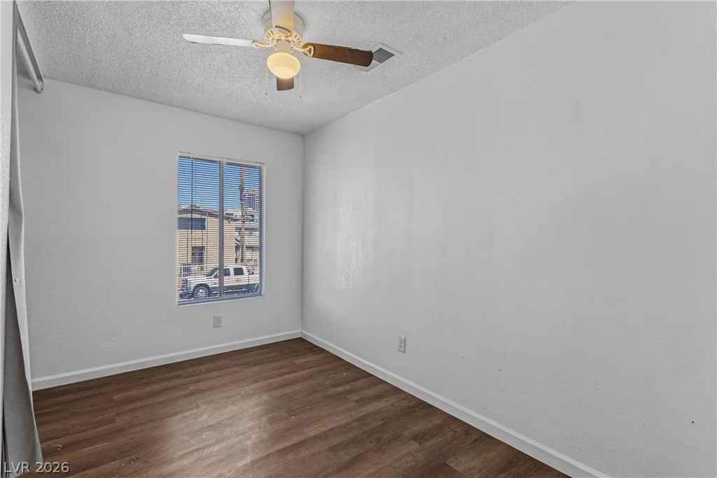 3974 Palos Verdes, Las Vegas, NV 89119