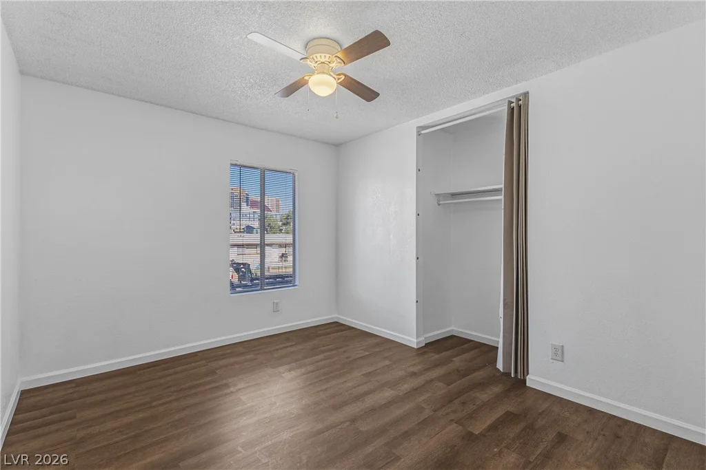 3974 Palos Verdes, Las Vegas, NV 89119