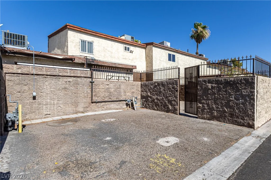 3974 Palos Verdes, Las Vegas, NV 89119