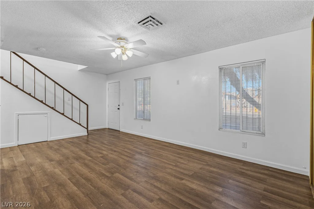 3974 Palos Verdes, Las Vegas, NV 89119