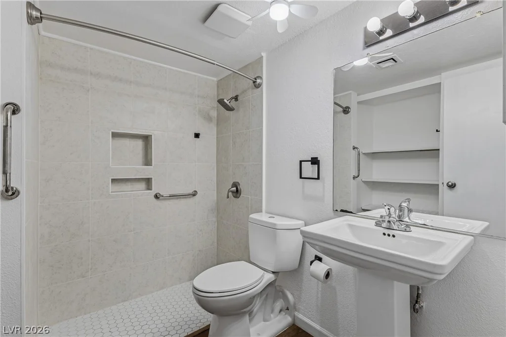 3974 Palos Verdes, Las Vegas, NV 89119