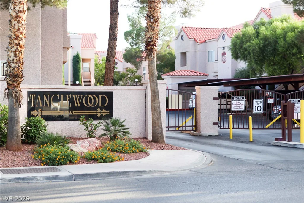 5225 Reno, Las Vegas, NV 89118