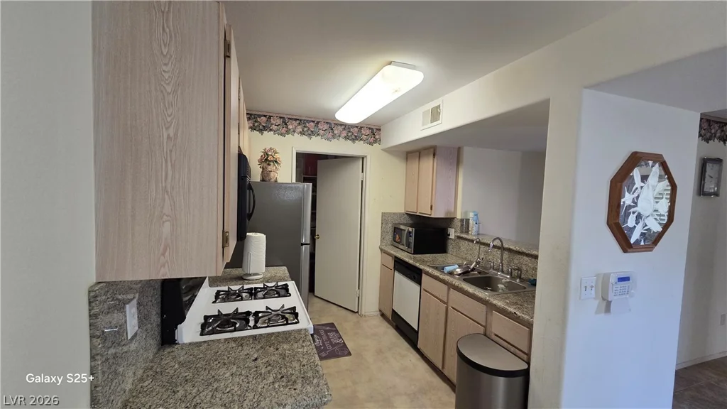 7885 Flamingo, Las Vegas, NV 89147