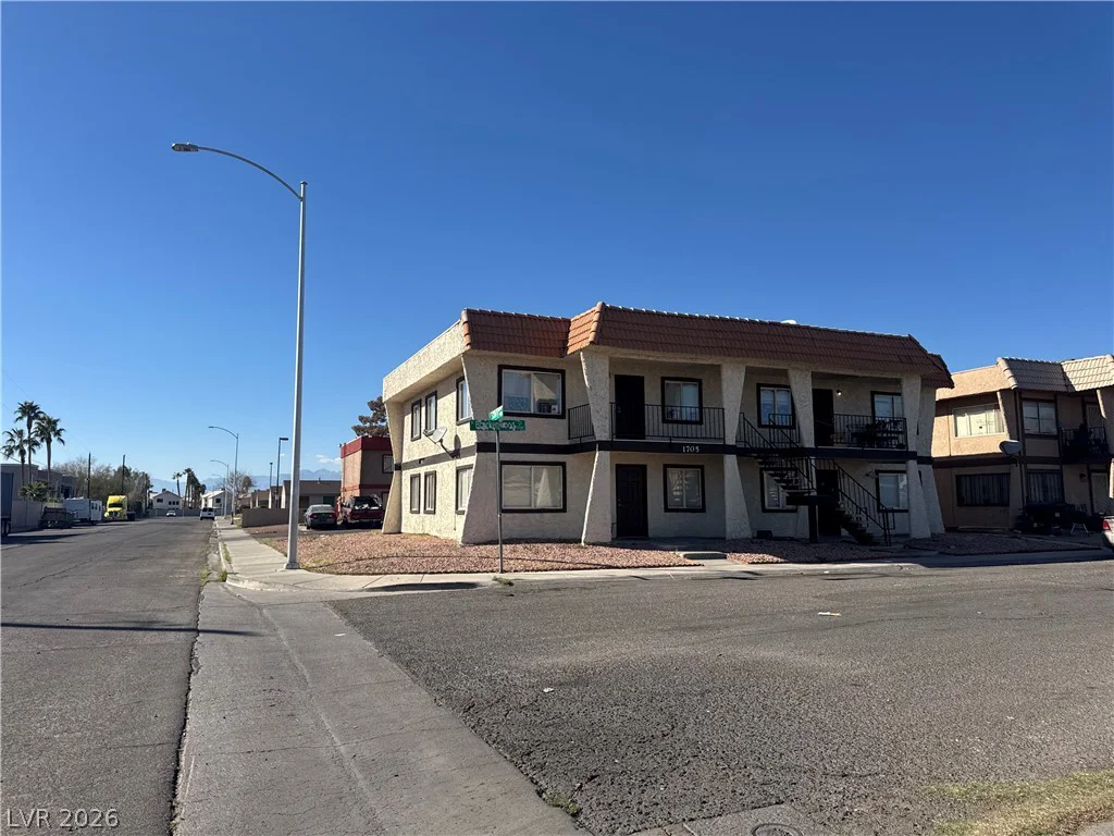 1705 Breckenwood, Las Vegas, NV 89115
