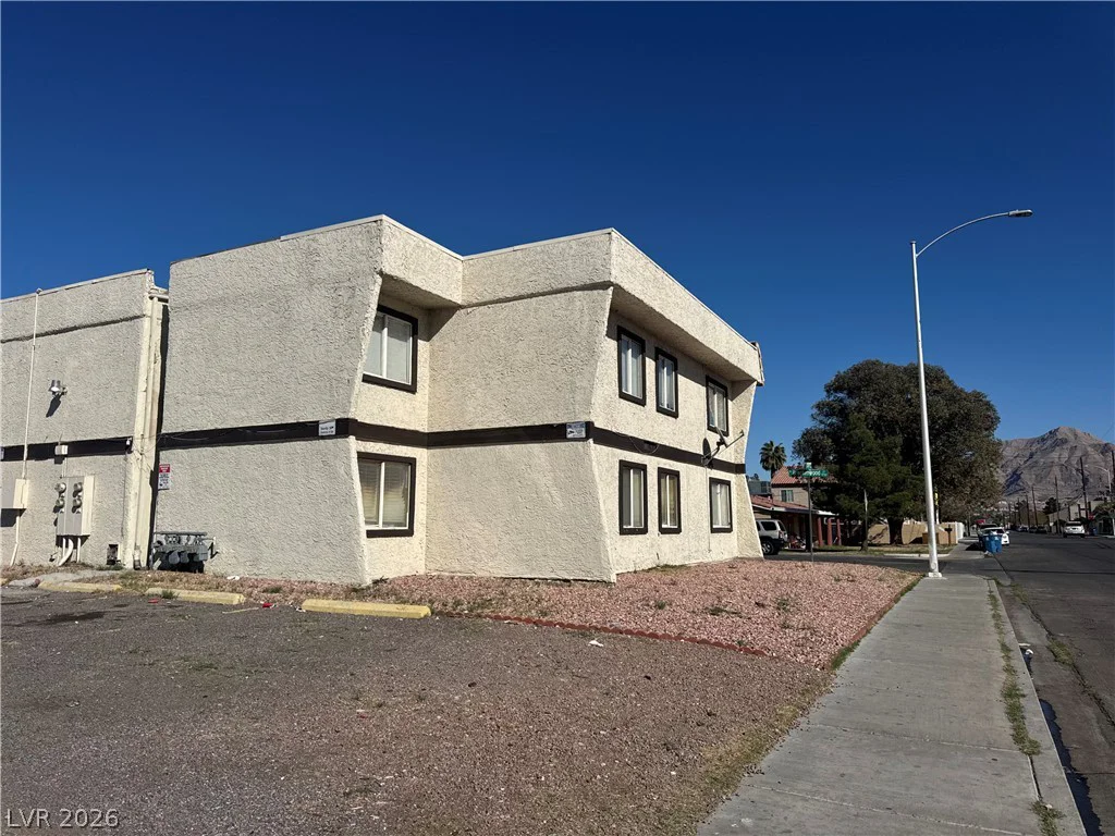 1705 Breckenwood, Las Vegas, NV 89115