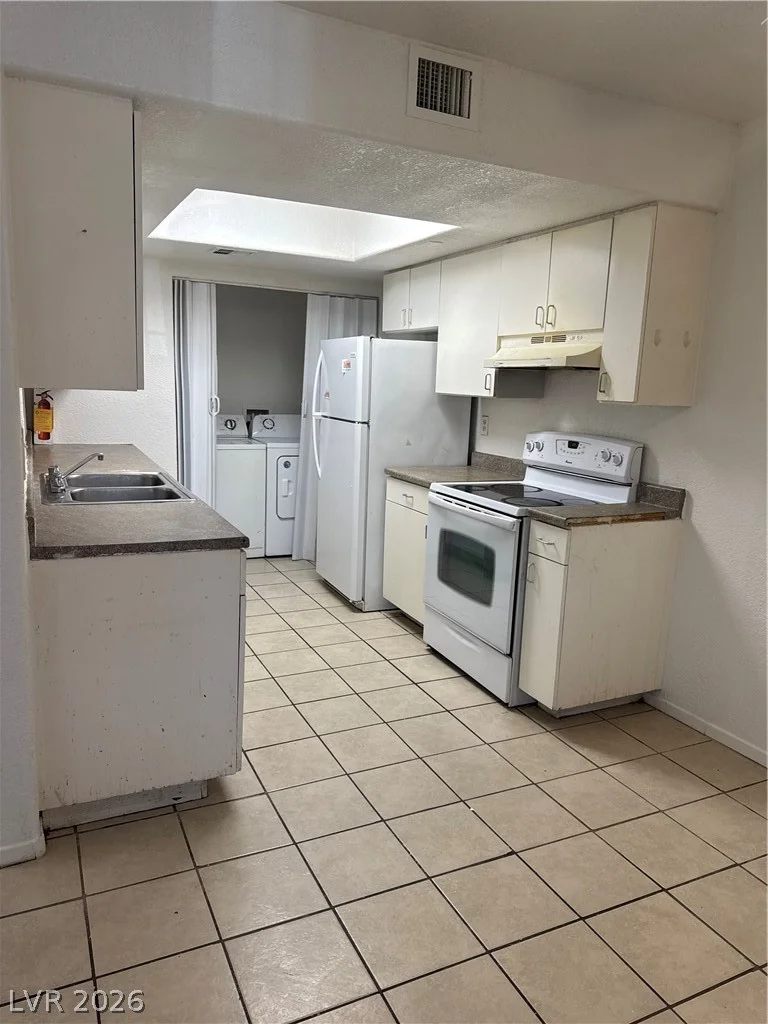 6990 Dunsbach, Las Vegas, NV 89156