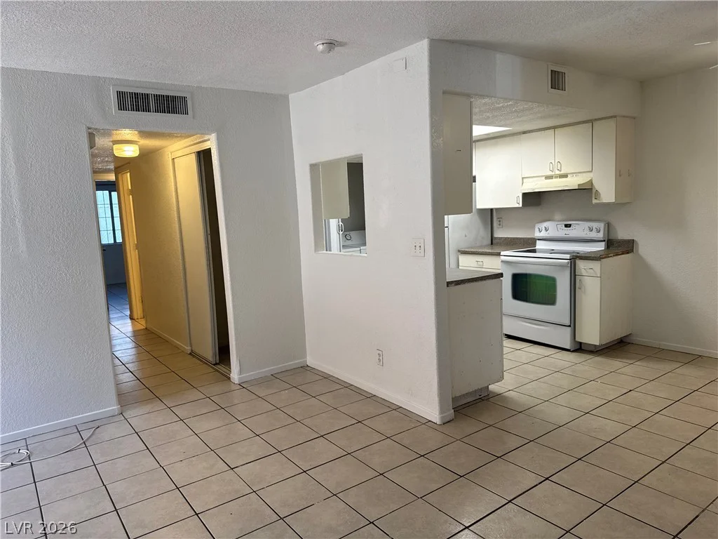 6990 Dunsbach, Las Vegas, NV 89156