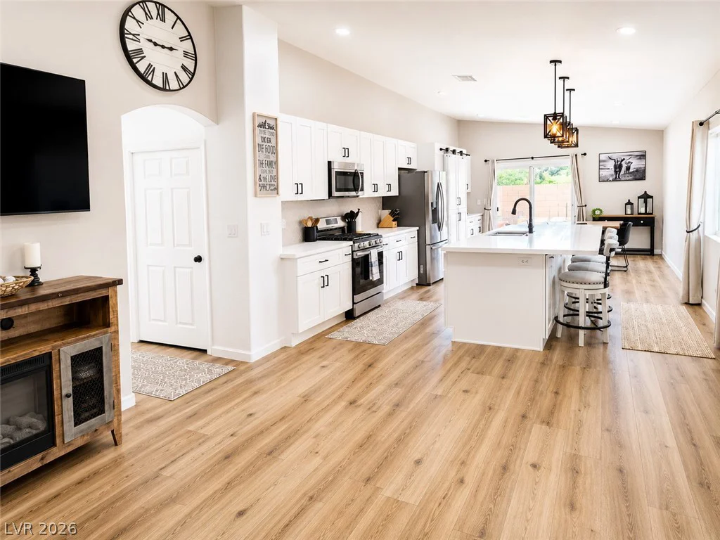 7476 Flowing Stream, Las Vegas, NV 89131