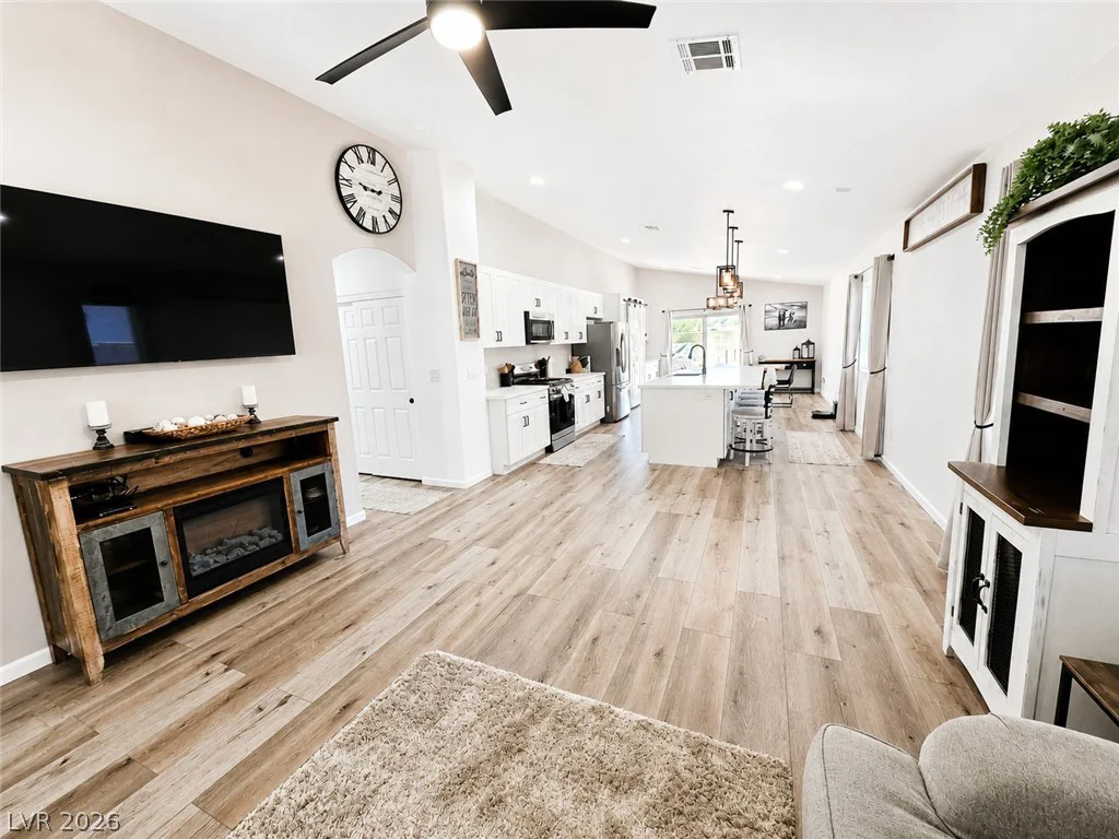7476 Flowing Stream, Las Vegas, NV 89131