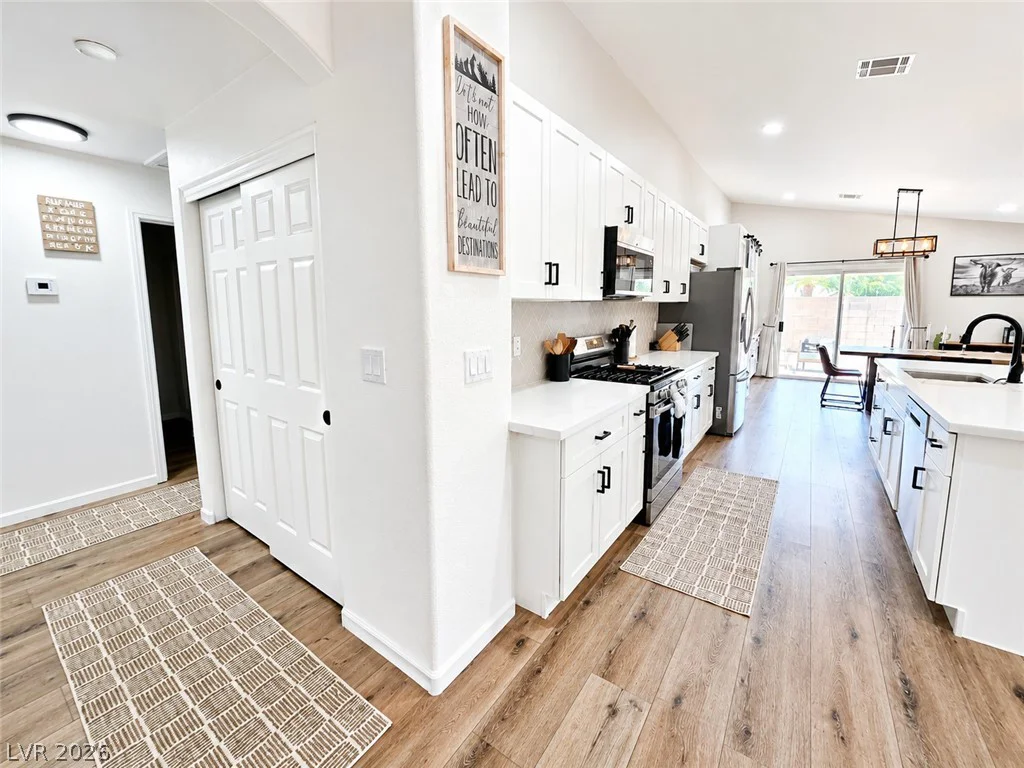 7476 Flowing Stream, Las Vegas, NV 89131