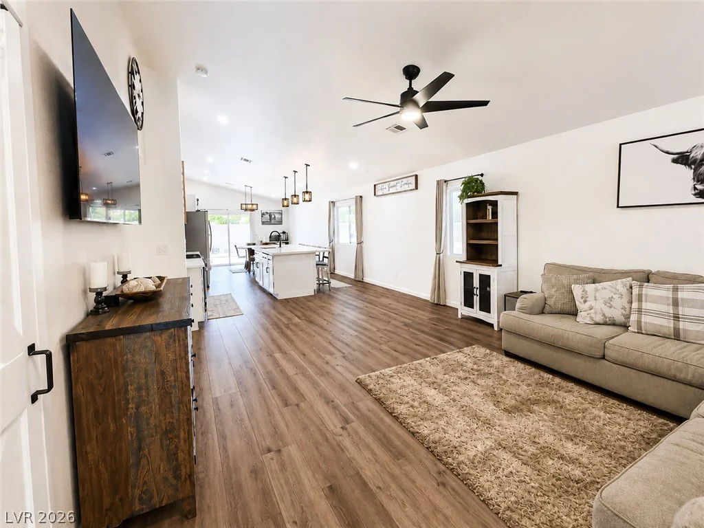 7476 Flowing Stream, Las Vegas, NV 89131