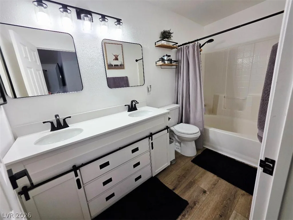 7476 Flowing Stream, Las Vegas, NV 89131
