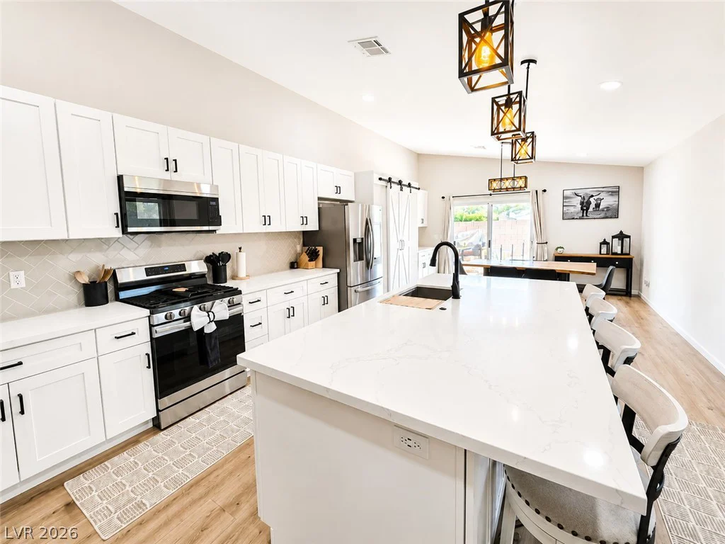 7476 Flowing Stream, Las Vegas, NV 89131