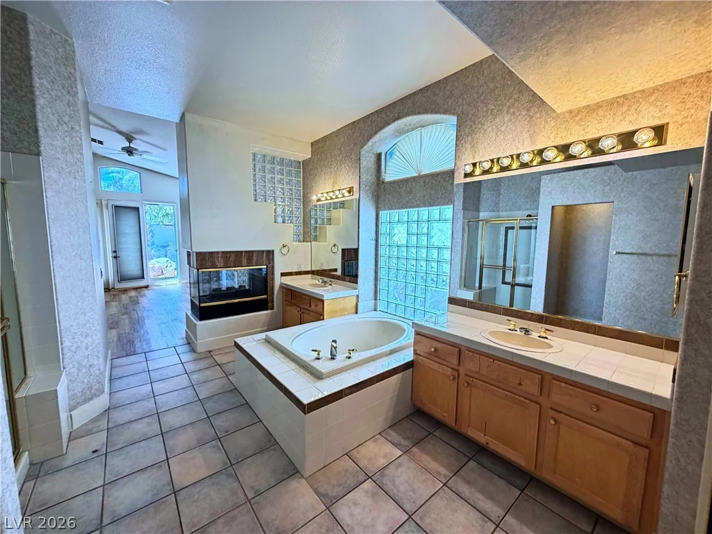 10225 Red Bridge, Las Vegas, NV 89134