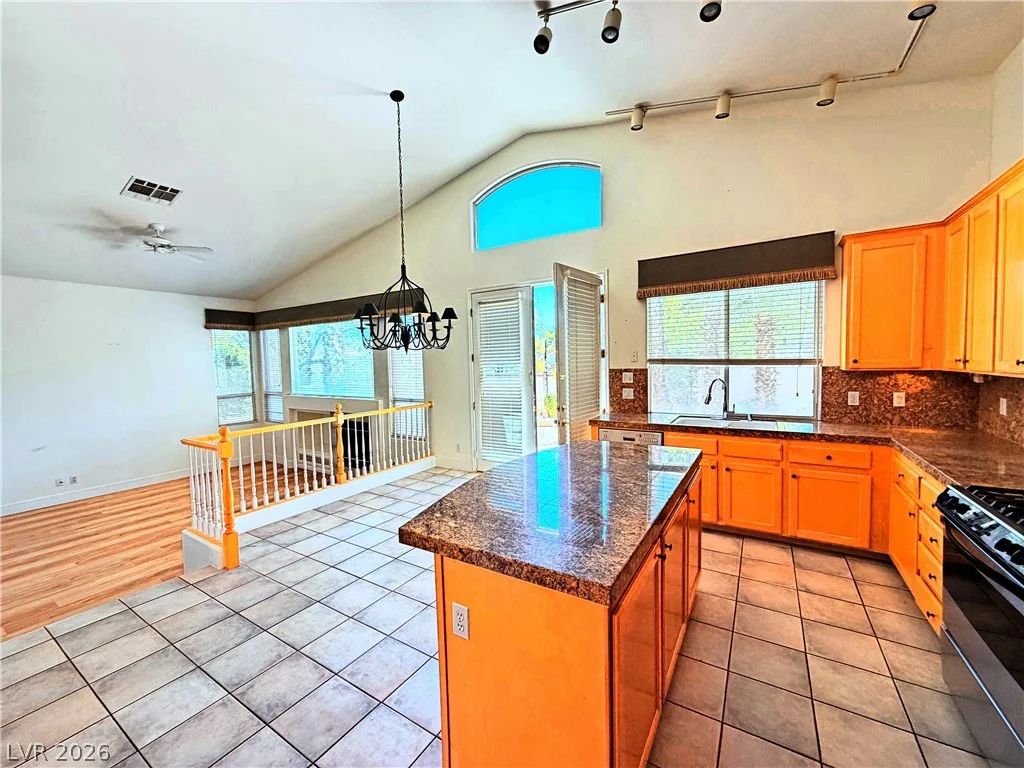 10225 Red Bridge, Las Vegas, NV 89134