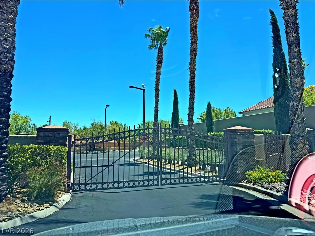 10225 Red Bridge, Las Vegas, NV 89134
